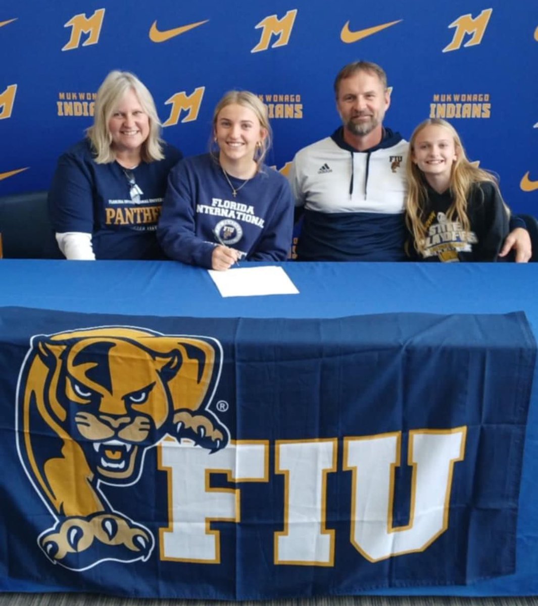 Milwaukee Sting 18 Gold-2025 (@mke_sting_gold) on Twitter photo Celebrating our Seniors‼️
Our <a href="/nataliepowers32/">Natalie Powers</a> 🤩
💙All Conference HM
💙State Semi-Finalist
💙1,000 Digs 775+ Assists
💙Team Captain
💙Signed to play <a href="/FIUVolleyball/">FIU Volleyball</a>
Congrats Natalie on an amazing Season! Celebrating our Seniors‼️
Our <a href="/nataliepowers32/">Natalie Powers</a> 🤩
💙All Conference HM
💙State Semi-Finalist
💙1,000 Digs 775+ Assists
💙Team Captain
💙Signed to play <a href="/FIUVolleyball/">FIU Volleyball</a>
Congrats Natalie on an amazing Season!