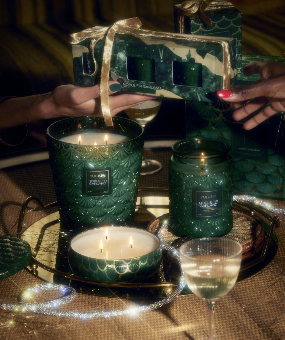 Fill your home with the magic of the holidays 💫 Let the scent of the season wrap you in nostalgia while opulent art deco glass and hand painted gold ornaments add a touch of elegance to your holiday festivities! 🎄 
bit.ly/40byipU