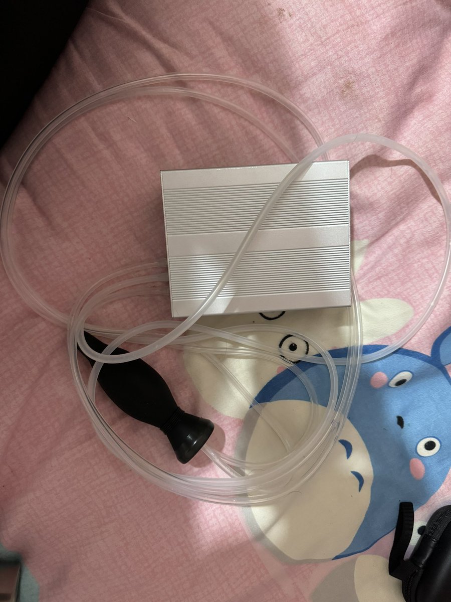 好想设计一下自虐自缚情节过程 胶狼3.0谁会设计呀 手铐贞操锁 锁上后就算有手铐的钥匙都自己打不开 只能等定时锁到时间才可以解开 也可以设计备用钥匙房子3-4楼 我住5楼 嘻嘻 3-4楼空着没人住 郊狼设计辅助配件怎么才好玩呢 有没有高手帮我呢