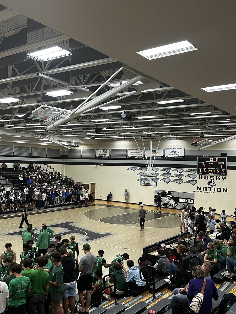BigShotsGameMVP's tweet photo. END OF 1️⃣

@MyersParkHoops 11
@Houghbasketball 9

@bramearly_5 with the hot hand for the mustangs with 6 early points #BigShots 🔥 https://t.co/W5oqFYHJro
