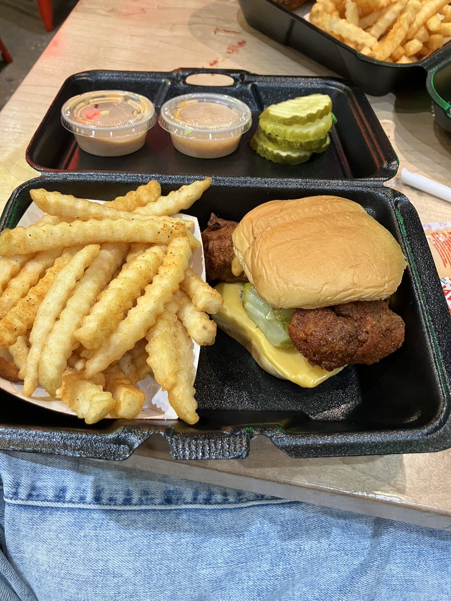 tyler_beecroft's tweet photo. if you like raising canes FUCK YOU https://t.co/QcfgFZVeLx