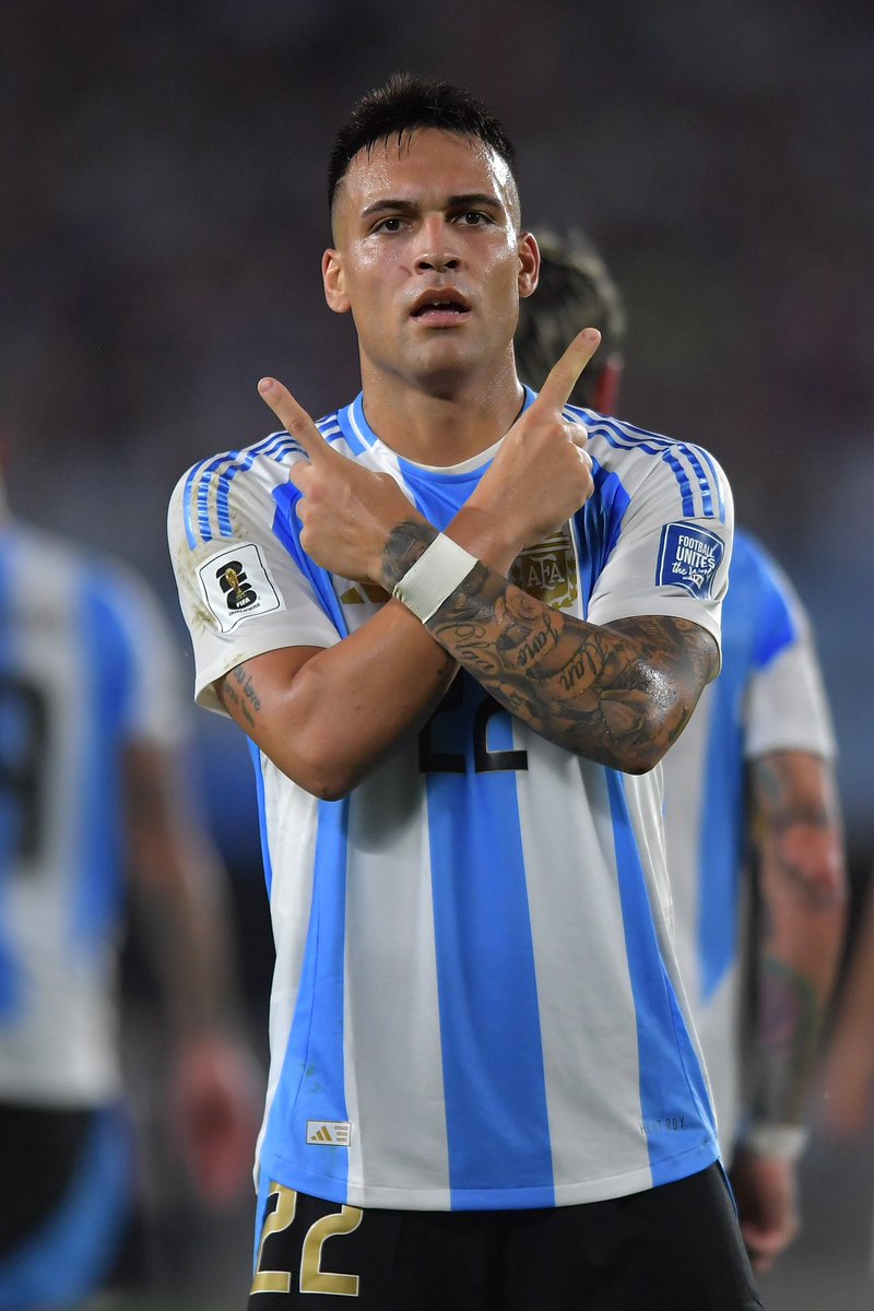 ¡¡¡EL QUE SIEMPRE APARECE!!! 🐂🇦🇷

Gol del mejor futbolista argentino de la actualidad, gol de Lautaro Martínez vs Perú.

EL TORO HACIENDO DE LAS SUYAS. ⚽️