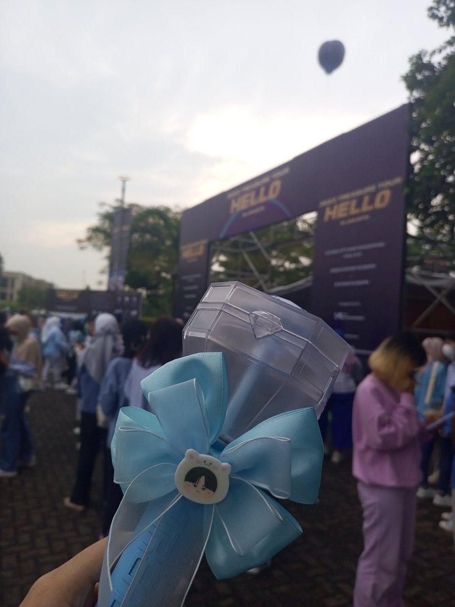 harutobayi's tweet photo. HELP RT LIKE

wts / want to sell teulight light stick treasure preloved

💸 400k (bisa nego)
📍 jakarta
✅ semuanya aman, minus agak budeg aja😭😭 

nanti dapet freebies pc official karna pob nya gaada, detail condi bisa DM, SERIOUS BUYER ONLY!!! 

(sorry gak ada foto yg bagus) https://t.co/w7IDa7kTj7
