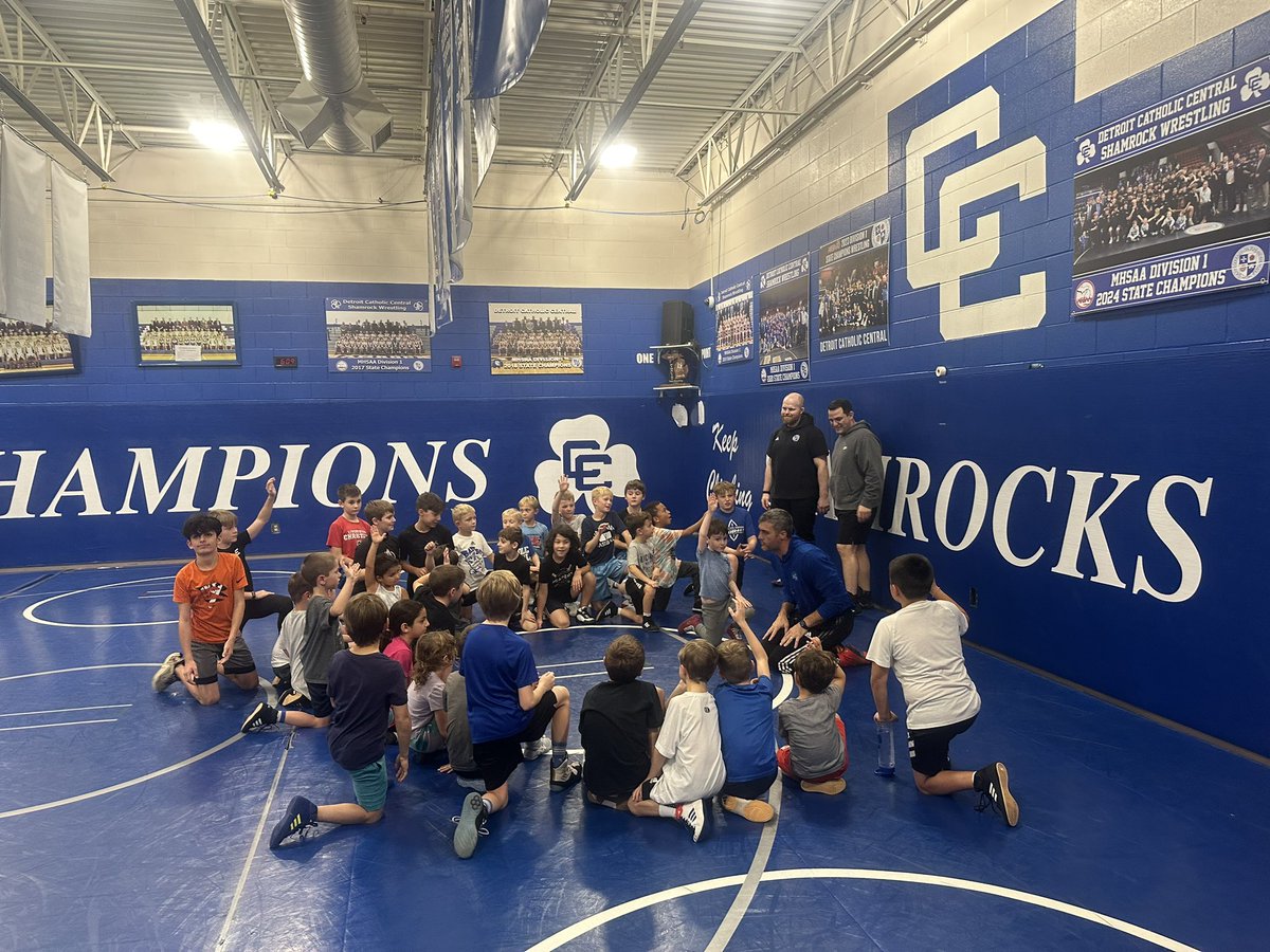 DETROITCCAD's tweet image. Great night in the @DCCWrestling Cave.  @Mhancock174 putting faith first with our Shamrocks.  @abiondo97 and @CorbinBoone pouring in.  Was honored to give the kids the word of the day which was “LOVE.”
#CCpride #BadBoyz