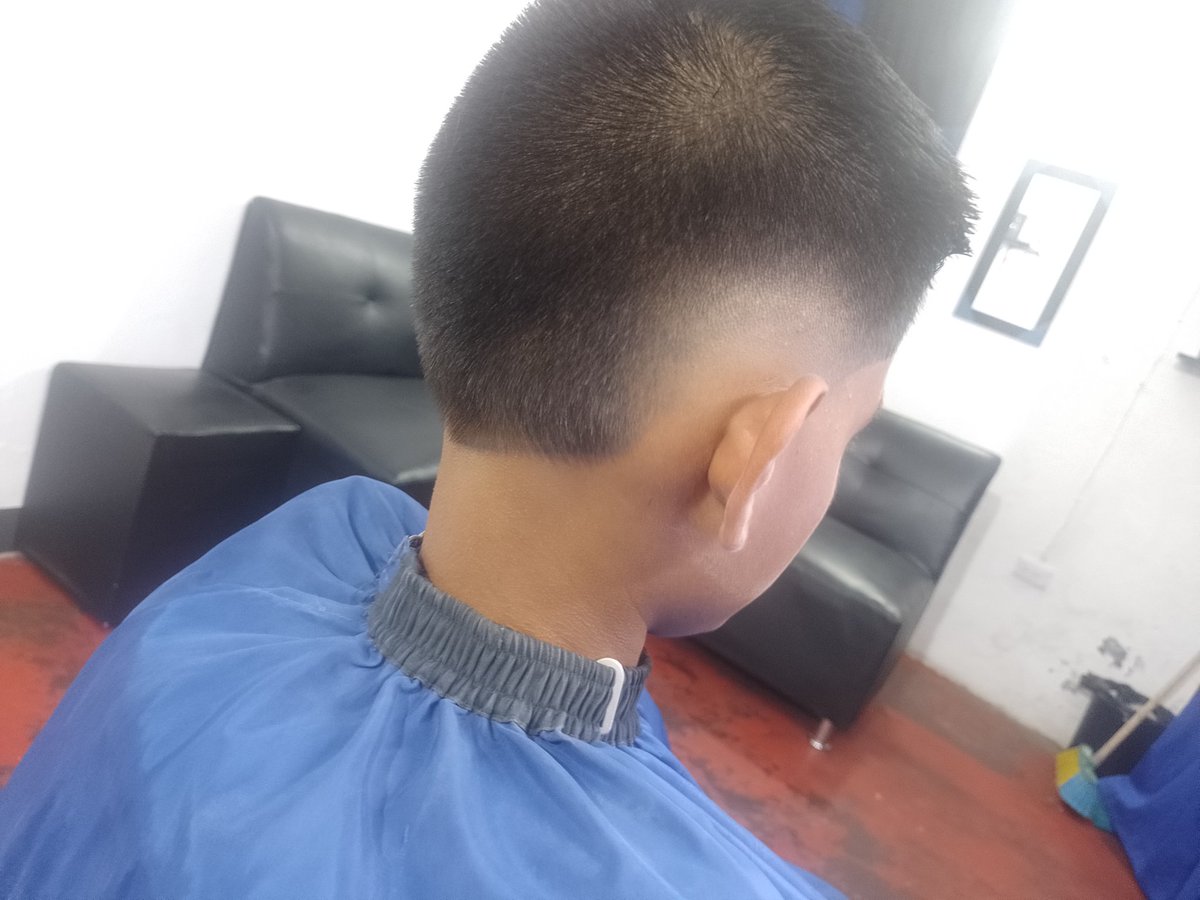 IsraelGarcia93's tweet photo. #barbershop #barberia #barber #mohicano https://t.co/OX9RsXJYMK