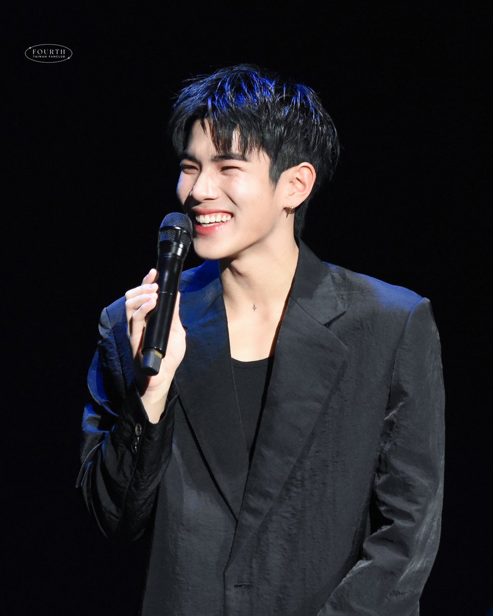 yan_nnay's tweet photo. มีคนพบเจอทานตะวันดอกนี้เพิ่มอีกแล้ว
ขอให้สดใสแบบนี้อีกนานเลยนะ

3POINT6M WITH FOURTH
#3M600KGrowWithFourth https://t.co/rJ7zgRHyad