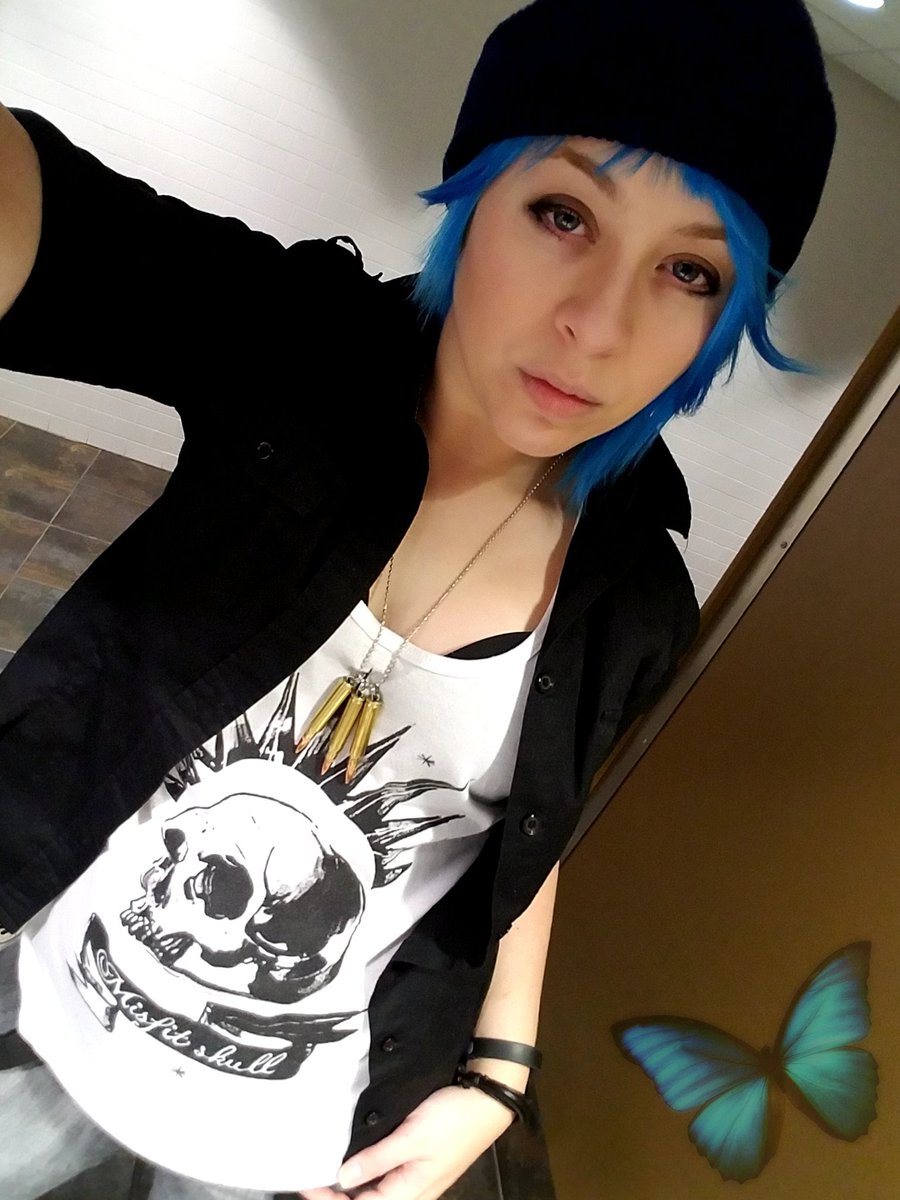 Xavirne's tweet photo. Follow me ~🦋

#LifeIsStrange #blue https://t.co/EMFEjLPmC1