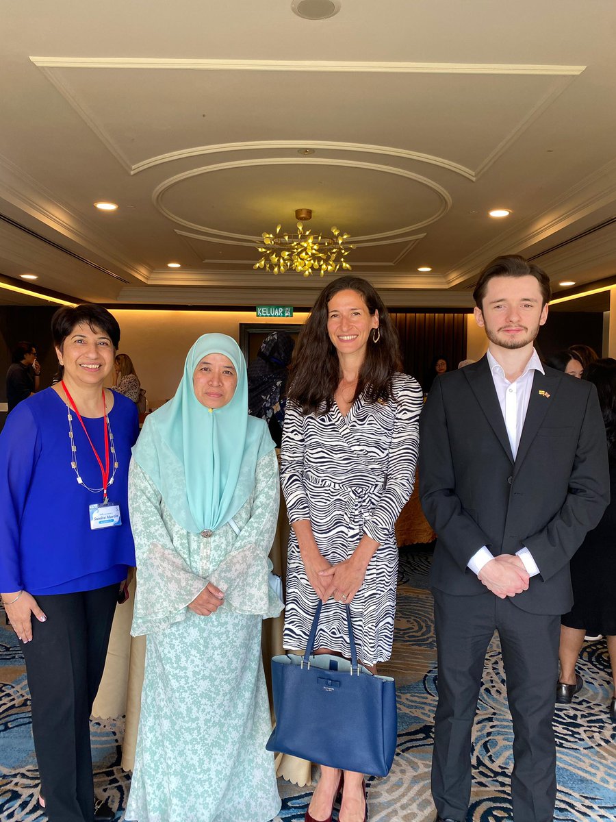 UKinBrunei's tweet photo. Proud to support Great 🇬🇧 Education at the #FindlayBSB study fair. 

With 9 universities represented, the UK is committed to providing high quality education and honoured to remain the top destination of choice for Bruneian students! https://t.co/vUaoAHMDNd
