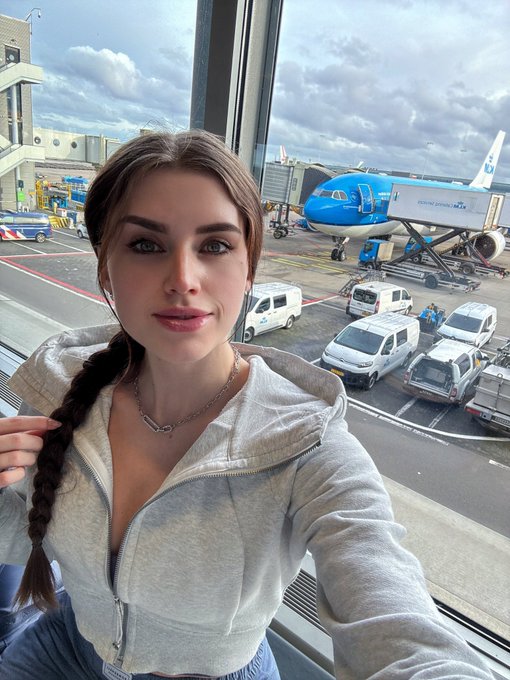 In case you didn’t see I went to Canada to see my BFF ?✈️ https://t.co/7L3oYHv8v5
