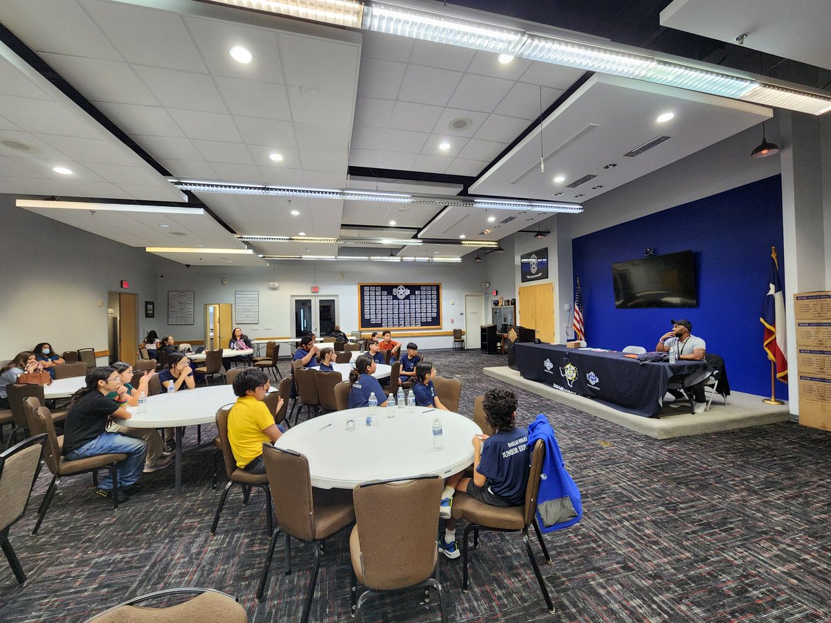 Officer Scott mentored our Jr Explorers tonight!  <a href="/DallasPD/">Dallas Police Dept</a>
