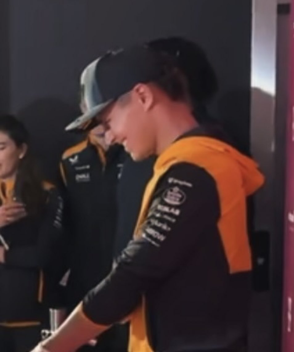 4NORR1S's tweet photo. HIS REACTION TO A FAN TELLING HIM "you're gonna be world champion, they're gonna eat their words." IM GONNA CRY https://t.co/2TcA0s3aB0
