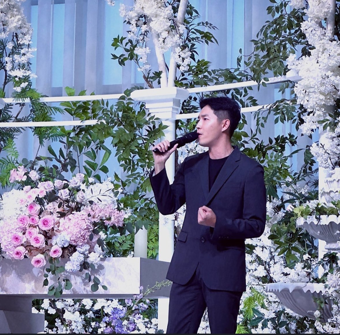 8년전 약속을 위해 한 달에 한 번 사용할 수 있는 외출을 축가에 사용한 군인 김재환
블로그 글 읽어보고 또 한 번 김재환한테 반함
정말 의리있고 멋진 사람이야

m.blog.naver.com/policepr/22366…

#김재환 #KIMJAEHWAN