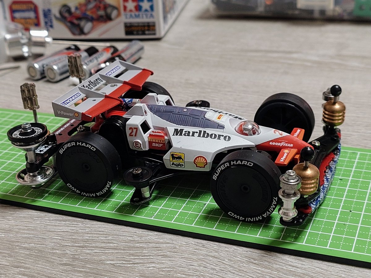 CalvinTmd's tweet photo. ホイール交換完了。(F1カーみたいになりましたか？)
#ミニ四駆
#tamiya
#mini4wd
#marlborof1
#f1racing https://t.co/ax4LM5hEjQ