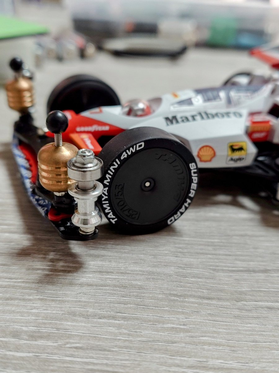 CalvinTmd's tweet photo. ホイール交換完了。(F1カーみたいになりましたか？)
#ミニ四駆
#tamiya
#mini4wd
#marlborof1
#f1racing https://t.co/ax4LM5hEjQ