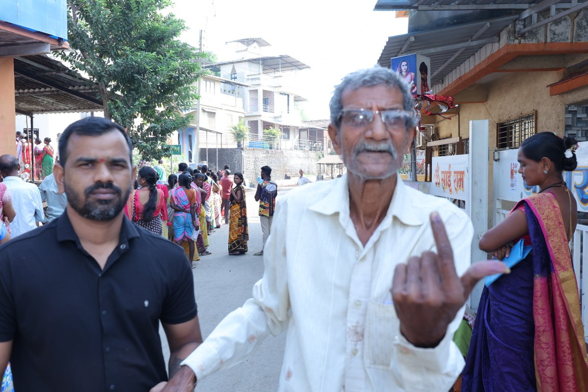 DEORaigad's tweet photo. #विधानसभानिवडणूक२०२४
#वोटकरामहाराष्ट्र
जिल्ह्यात ज्येष्ठ नागरिकांचा मतदानास उत्फुर्द प्रतिसाद

#विधानसभानिवडणूक२०२४ #ECISVEEP #VoterAwareness #VidhanSabhaElections2024 #IVoteForSure #Election2024 #ECI @CEO_Maharashtra @ECISVEEP @InfoRaigad @CollectorRaigad @RaigadPolice https://t.co/dVE6TLHhYT