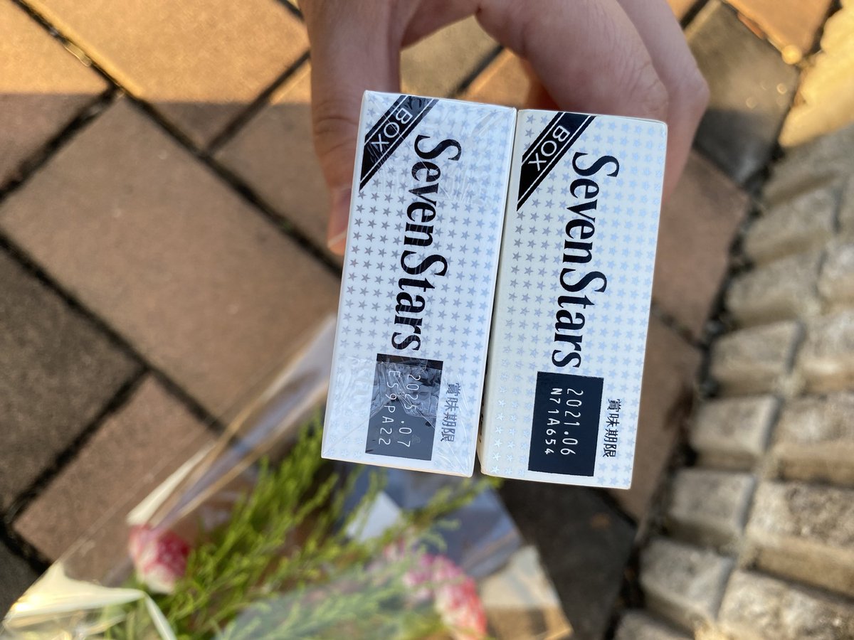 SkStSk_519's tweet photo. やっと…遅ればせながら、命日のお墓参りにきました。

命日だけの特別なお線香(煙草)、すごく高くてびっくりです。

火をつけるだけでむせてしまうけど、懐かしい香りでもあります。

もうあの日から、4年もたつなんて…
貴方の一人息子は、もうすぐ17歳です。

#自死遺族
#命日 https://t.co/Gzz9hJrxc2