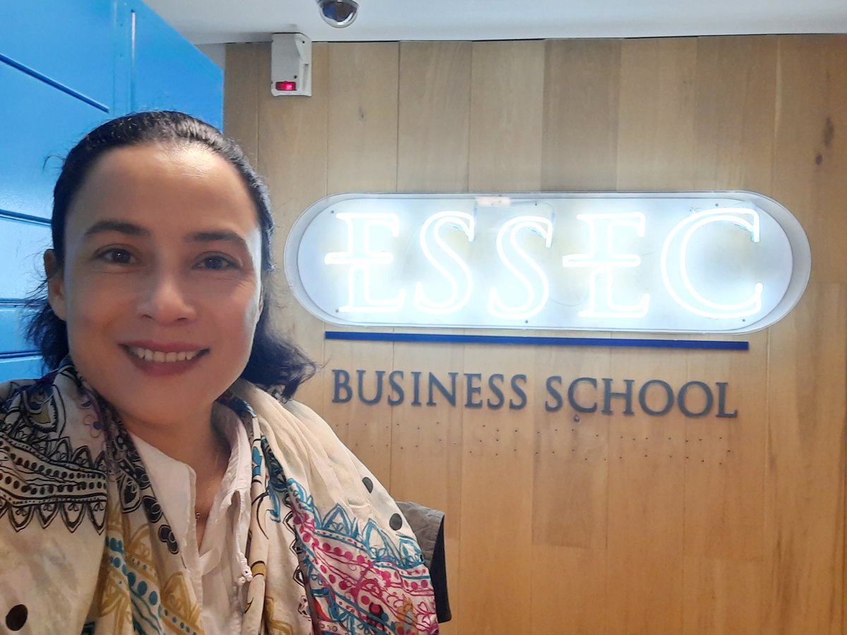 LydieSol's tweet image. 🎤🎼 Heading to my musical conference
#essec #rhythm #master #music #immobilier #mmi #cnit