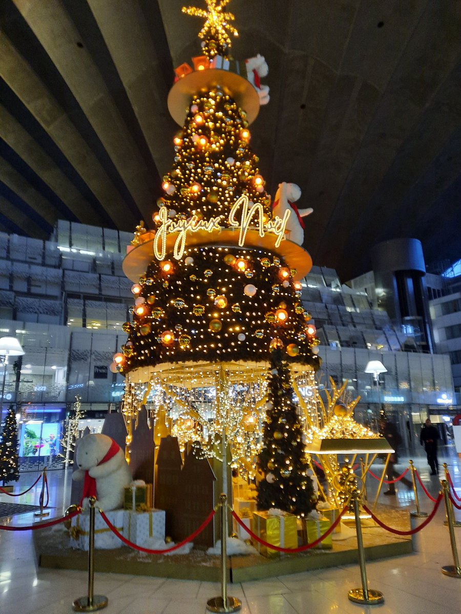 LydieSol's tweet image. 🎤🎼 Heading to my musical conference
#essec #rhythm #master #music #immobilier #mmi #cnit