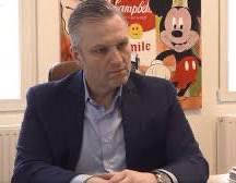 Rechtsanwalt Dr. Michael Arbacher-Stöger wollte nicht nur Wiens Bürgermeister werden, er wendet auch typische Politiker-Tricks an. Da kann es schon vorkommen, daß du angezeigt wirst, um in einem Prozess auf ein „laufendes Strafverfahren“ hinweisen zu können und du vor dem Richter
