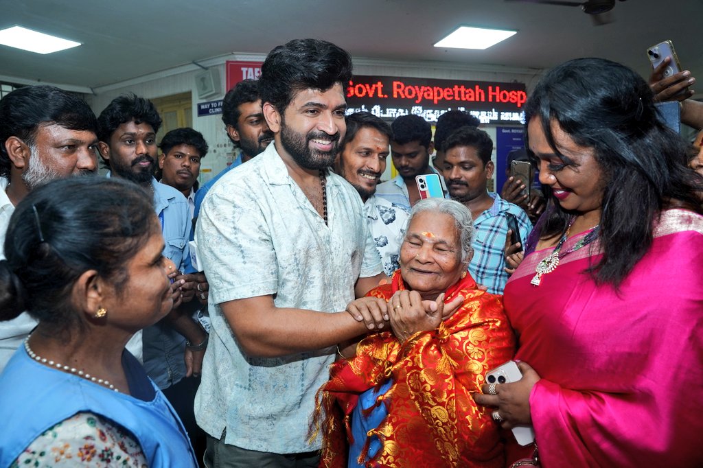 allindiaavfc's tweet photo. Honoring elders is the gesture that shows who we are. @arunvijayno1 Anna showing love &amp; respect to the elderly woman &amp; getting her blessings in return.💖
#ArunVijay | #AV
#HappyBirthdayArunVijay #HBDArunVijay https://t.co/ymid3p1CEH