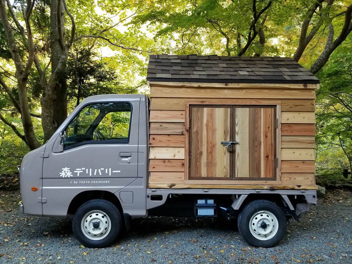 東京・檜原村から森のめぐみをお届けする「森デリバリー」。来年4月入社のスタッフ募集を開始しました。
東京チェンソーズと街との接点をつくる最前線の仕事です。
ご興味のある方、募集要項をご確認の上、奮ってご応募ください。
tokyo-chainsaws.jp/about/recruit/
#木育 #木工 #ワークショップ #求人