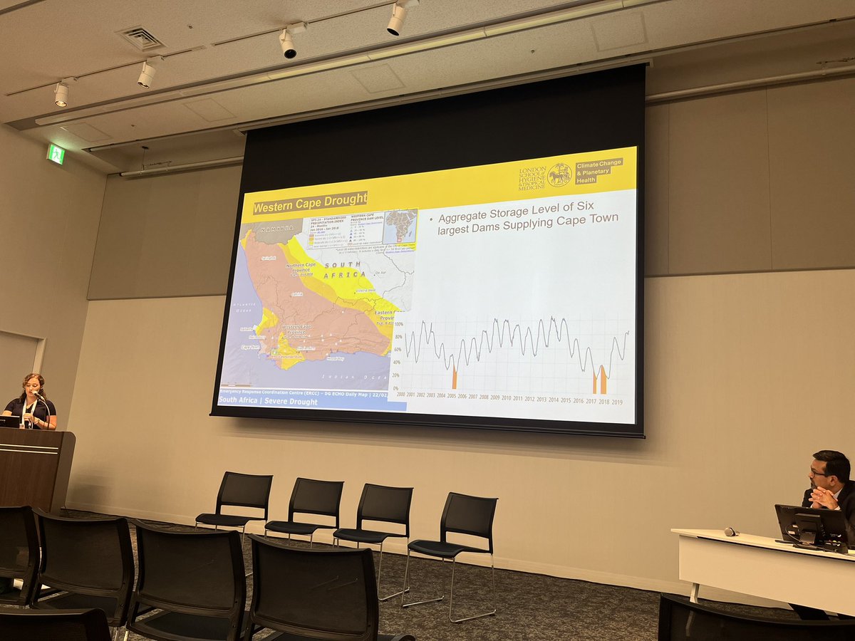 dadasara3's tweet image. 💬 @aquintanamph presents her research on the health sector’s response to 2017/2018 drought in Cape Town including role of #communication &amp;amp; #behaviourchange at #HSR2024

Interesting to think about different approaches to communication &amp;amp; ‘software’ needed across #healthsystems 🤔