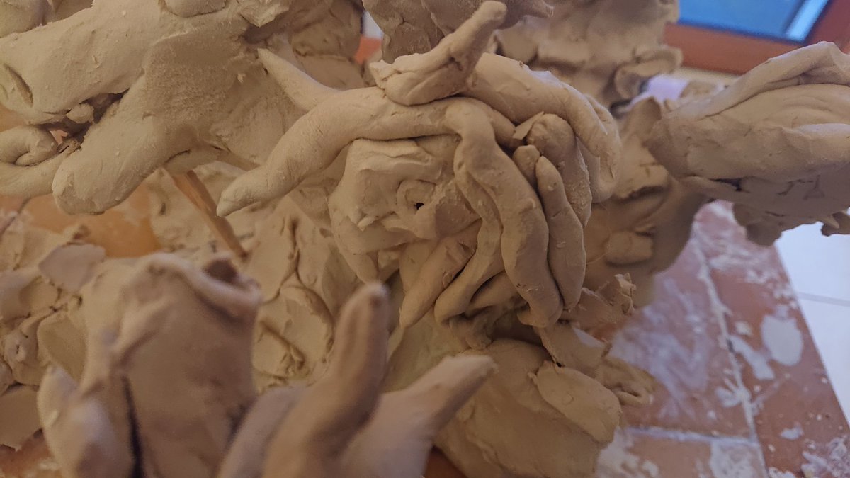 Cosimo_macagno's tweet image. L&apos;hydre  de l&apos;herne avec des têtes de différentes créatures dont un cheval qui semble vouloir s&apos;émanciper et s&apos;envoler
Elle m&apos;a&apos;fais vraiment me sentir artiste
#ceramic #art #sculpture #clay #porcelain