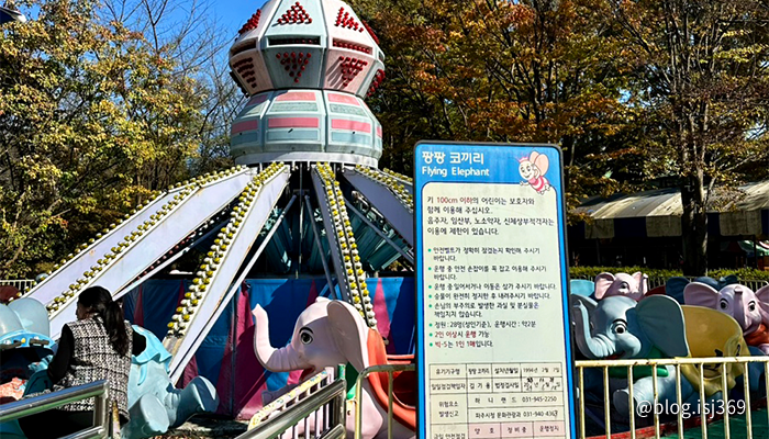 ggholic's tweet image. #지옥 #지옥2 #Hellbound
#김성철 #김신록 #김현주 #문근영

놀이동산에서 찾은
레트로 매니절~ ❛‿˂̵✧

작고 귀여운 낭만이 있는
유원지 서타일 #하니랜드 어때?
나는 극호.