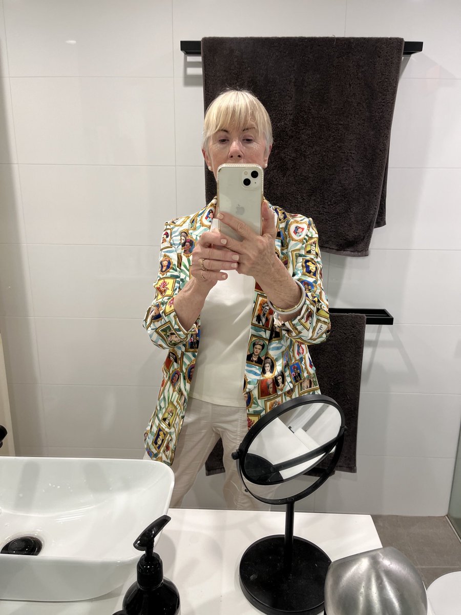 Almost never do selfies, but can’t resist showing off my Frido Kahlo jacket, which I love!