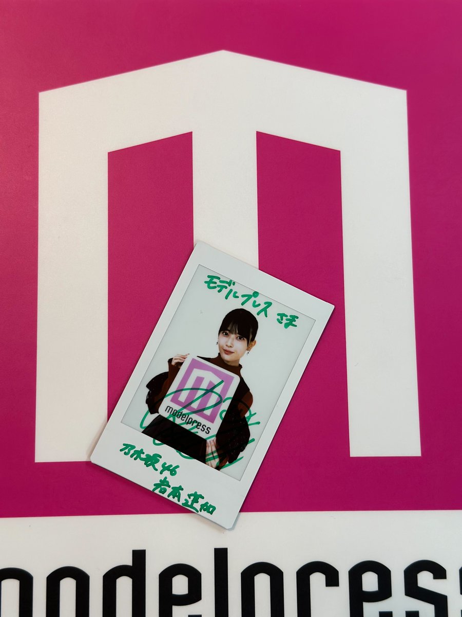 乃木坂46 #岩本蓮加 さん サイン入りチェキを1名様に🎁 ＼ 1⃣モデル