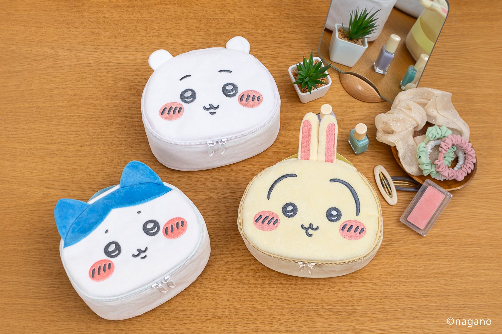 ちいかわ バニティポーチ BIGサイズ　新品未開封　角川　3種セット ちいかわ バニティポーチ BIGサイズ 新品未開封 角川 3種セット