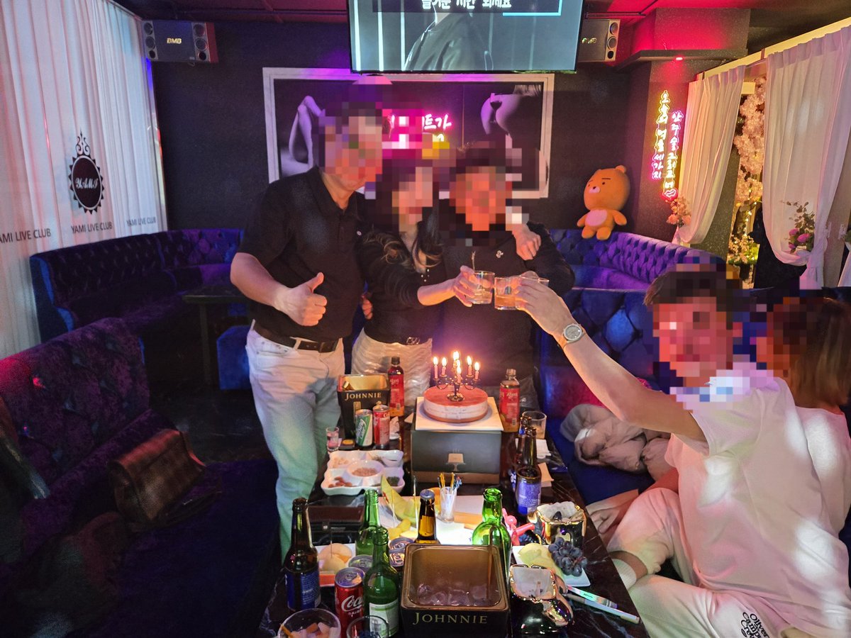 야미라이브클럽에서 생파~^^♡
예약문의 라인 acejo0325 야미라이브클럽 더이쁜인테리어로 여러분들과 함께해요.~^^♡
#노래타운 #노래룸 #야미라이브클럽 #야미7890 
#야미비지니스룸 #노래클럽 #천안 #야미 #노타벙
천안시 서북구 성정공원5로21 스카이빌딩8층입니다