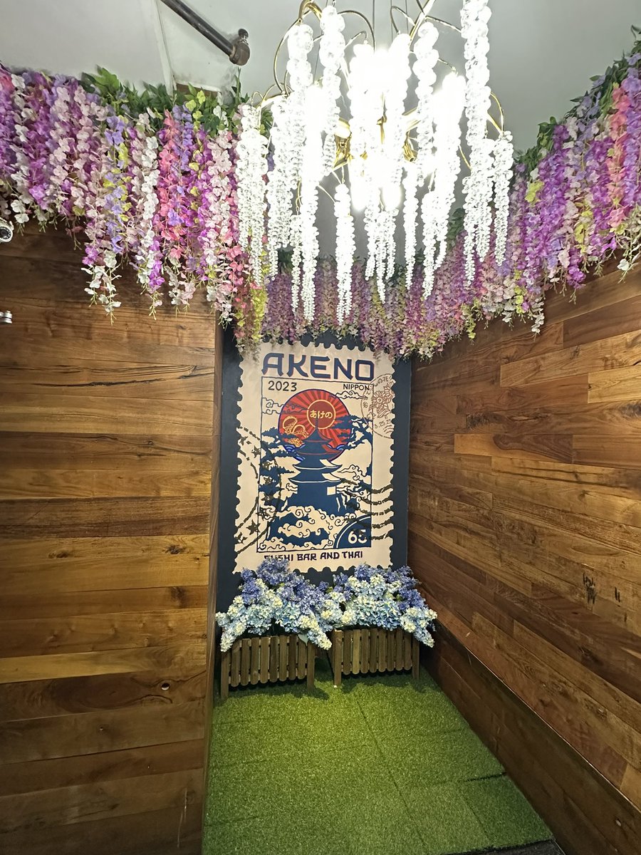 Terinee's tweet image. In a #sushi mood again! #DCNights with @DrQuentonBonds 💕