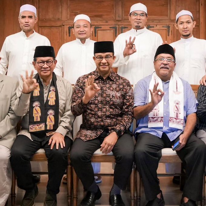 Dukungan terbuka Anies untuk Pram-Doel dg salam tiga jari pagi ini..

Jakarta makin menyala..
Anak abah yang tegak lurus ikut arahan Anies, retweet keras!!