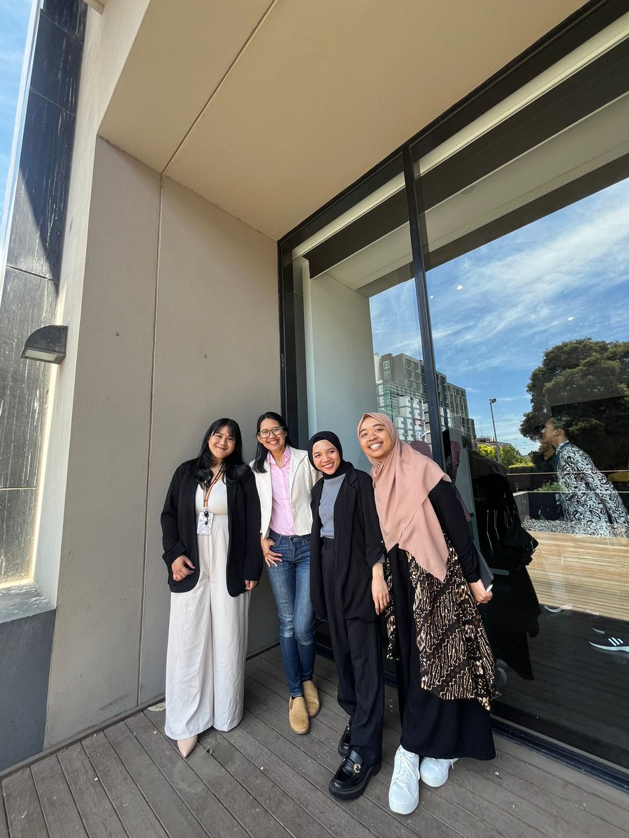 IndonesiaForum@Unimelb (@indonesiaforum2) on Twitter photo The 43ʳᵈ Indonesia Forum Postgraduate and ECR Symposium kicked off with a session titled "2024 Election and Beyond: Governance, Digital Politics and Gender Mainstreaming". Brilliantly presented by Amsa Nadzifah, <a href="/irnasyahadi/">Irnasya S. Hadi 🇮🇩🇭🇲 (she/her)</a> Shafira, Mirah Mahaswari, and Sofia Nur Khasanah The 43ʳᵈ Indonesia Forum Postgraduate and ECR Symposium kicked off with a session titled "2024 Election and Beyond: Governance, Digital Politics and Gender Mainstreaming". Brilliantly presented by Amsa Nadzifah, <a href="/irnasyahadi/">Irnasya S. Hadi 🇮🇩🇭🇲 (she/her)</a> Shafira, Mirah Mahaswari, and Sofia Nur Khasanah