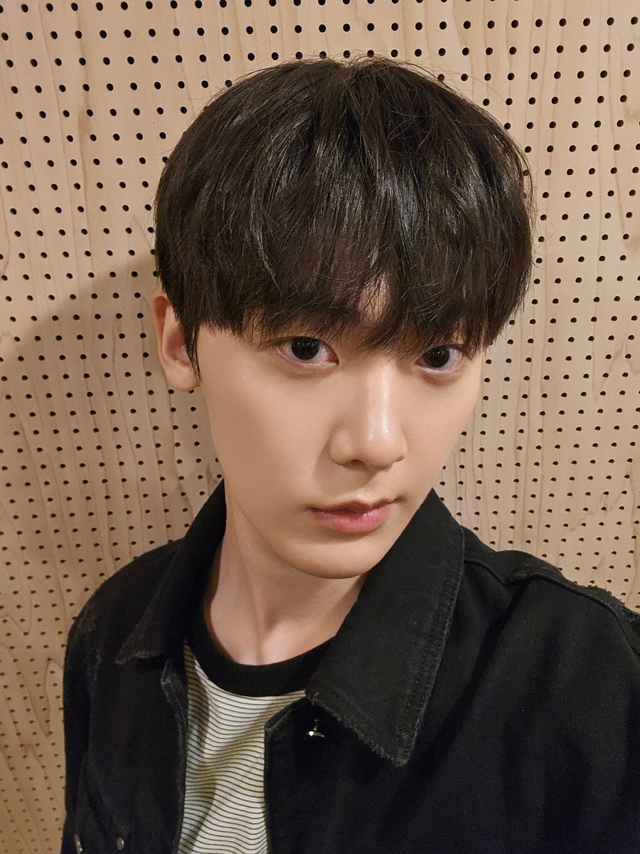 offclASTRO's tweet image. 로하~날씨가 많이 추워졌어요❄️
하루하루 겨울이 다가오는 것 같네요
감기걸리지않게 조심하고 옷 따뜻하게 입고다녀요
오늘도 파이팅😁