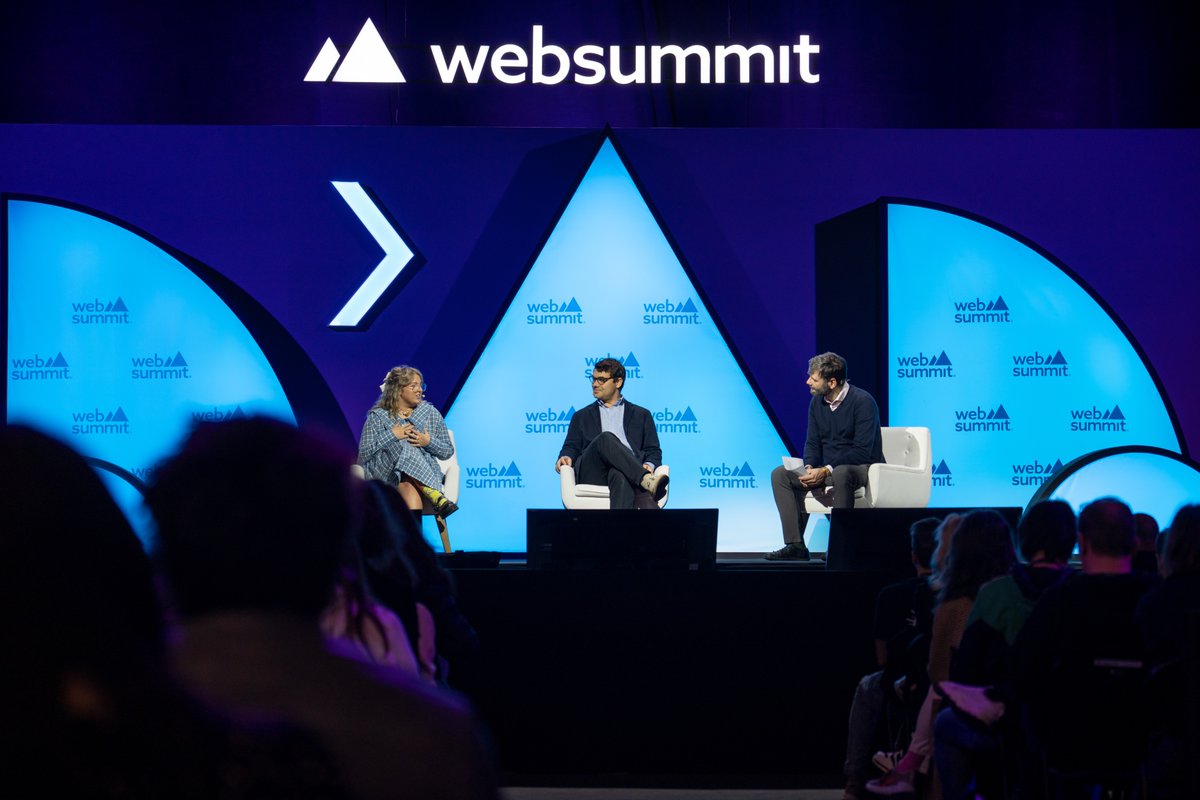 beneliasmoe's tweet image. Was great speaking at @WebSummit in Lisbon last week on new forms of digital news and how to redesign social media to sap our souls less, and instead facilitate depth, creativity, and reflection.

Here are a few ideas we discussed on the panels:

🤳 Never before in human history…
