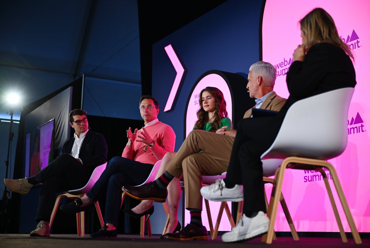 beneliasmoe's tweet image. Was great speaking at @WebSummit in Lisbon last week on new forms of digital news and how to redesign social media to sap our souls less, and instead facilitate depth, creativity, and reflection.

Here are a few ideas we discussed on the panels:

🤳 Never before in human history…