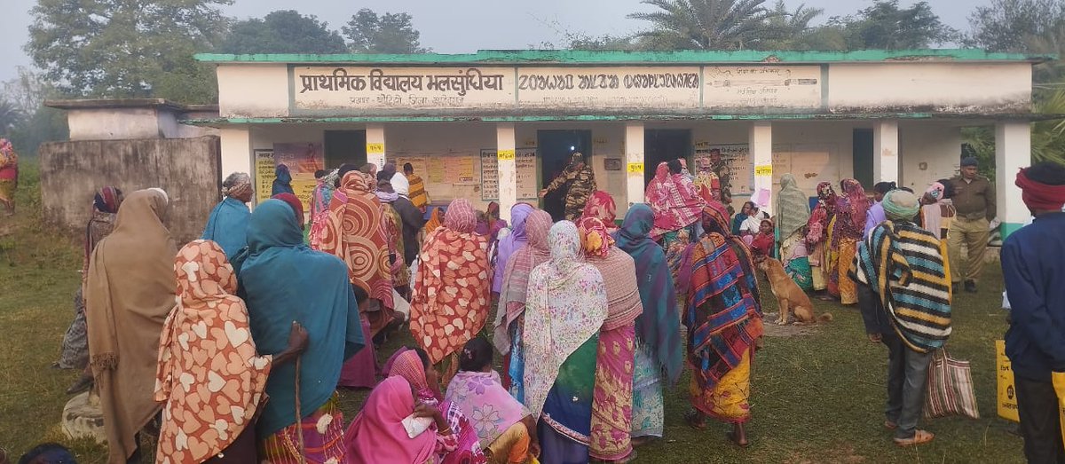 dc_sahibganj's tweet image. बोरियो विधानसभा में शांतिपूर्ण मतदान जारी है। मतदान केंद्र पर जाएं और अपने मताधिकार का प्रयोग करें।
#MatdaanMahotsav #VoteForDemocracy @ceojharkhand @ECISVEEP