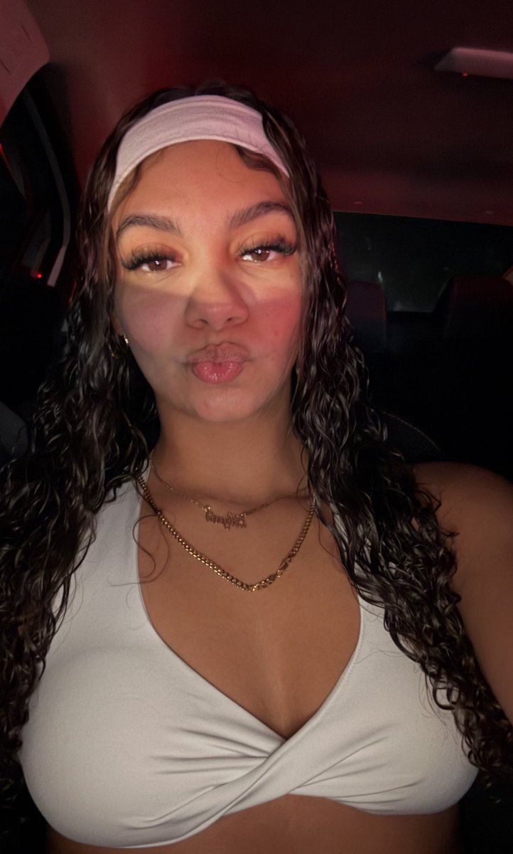 alysssaababe's tweet photo. double take :* https://t.co/2PBFxmjBfw