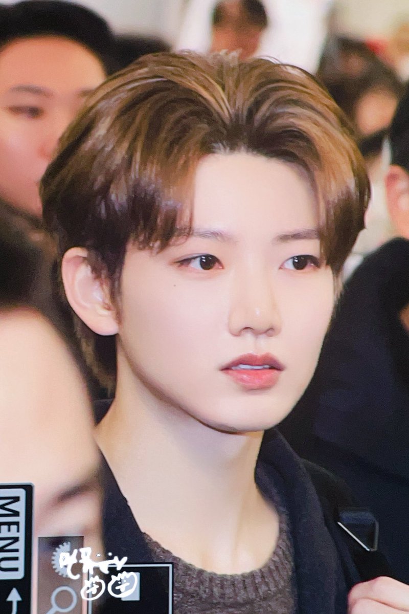 髪型は男らしいのにそこについてるお顔が赤ちゃんすぎて本当にバグ