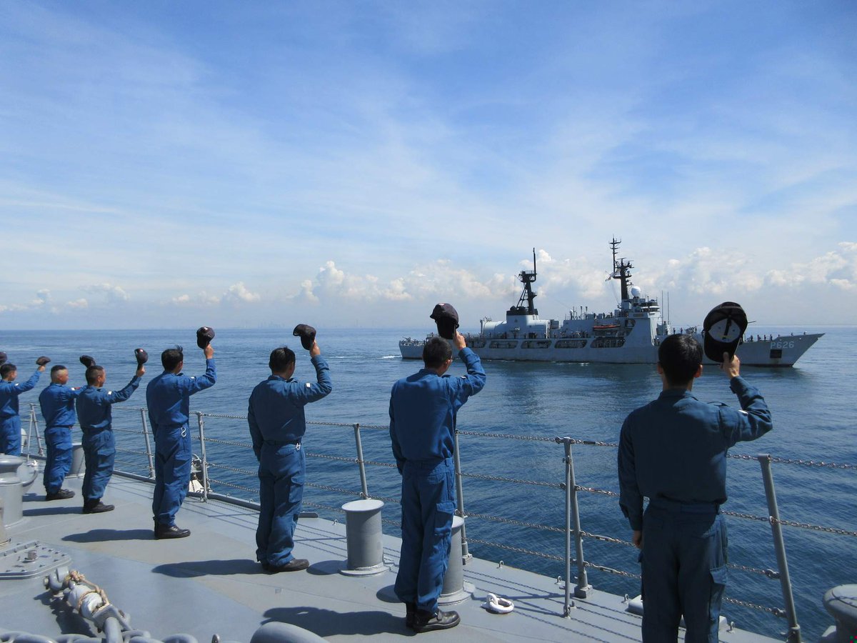 護衛艦「#さみだれ」🇯🇵は、スリランカ海軍哨戒艦「ガジャバフ