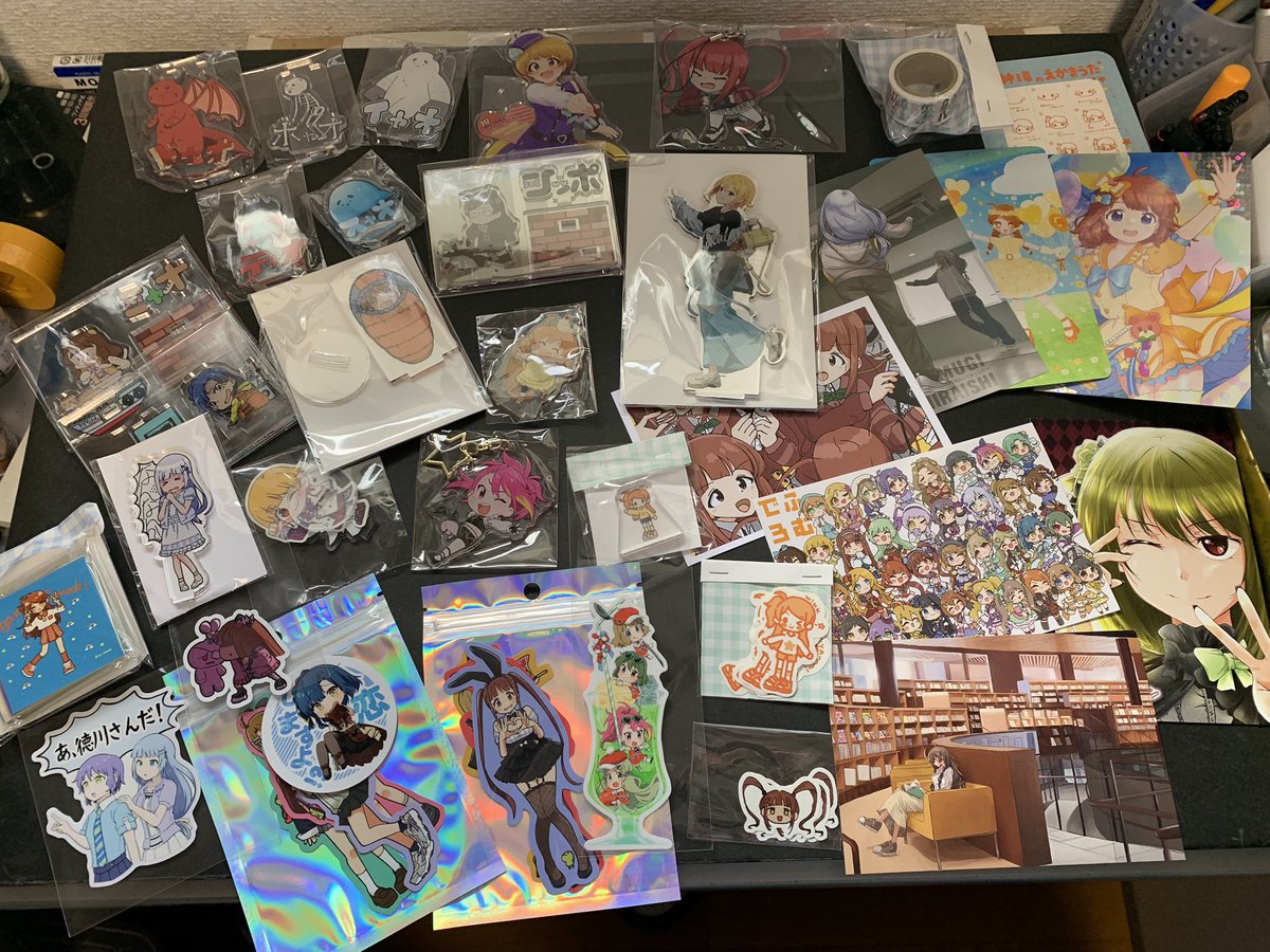 #ISF13 #SSF08 戦利品です。差し入れもたくさんありがとうございました!
アクスタの量ヤバいw軽く駿○屋w