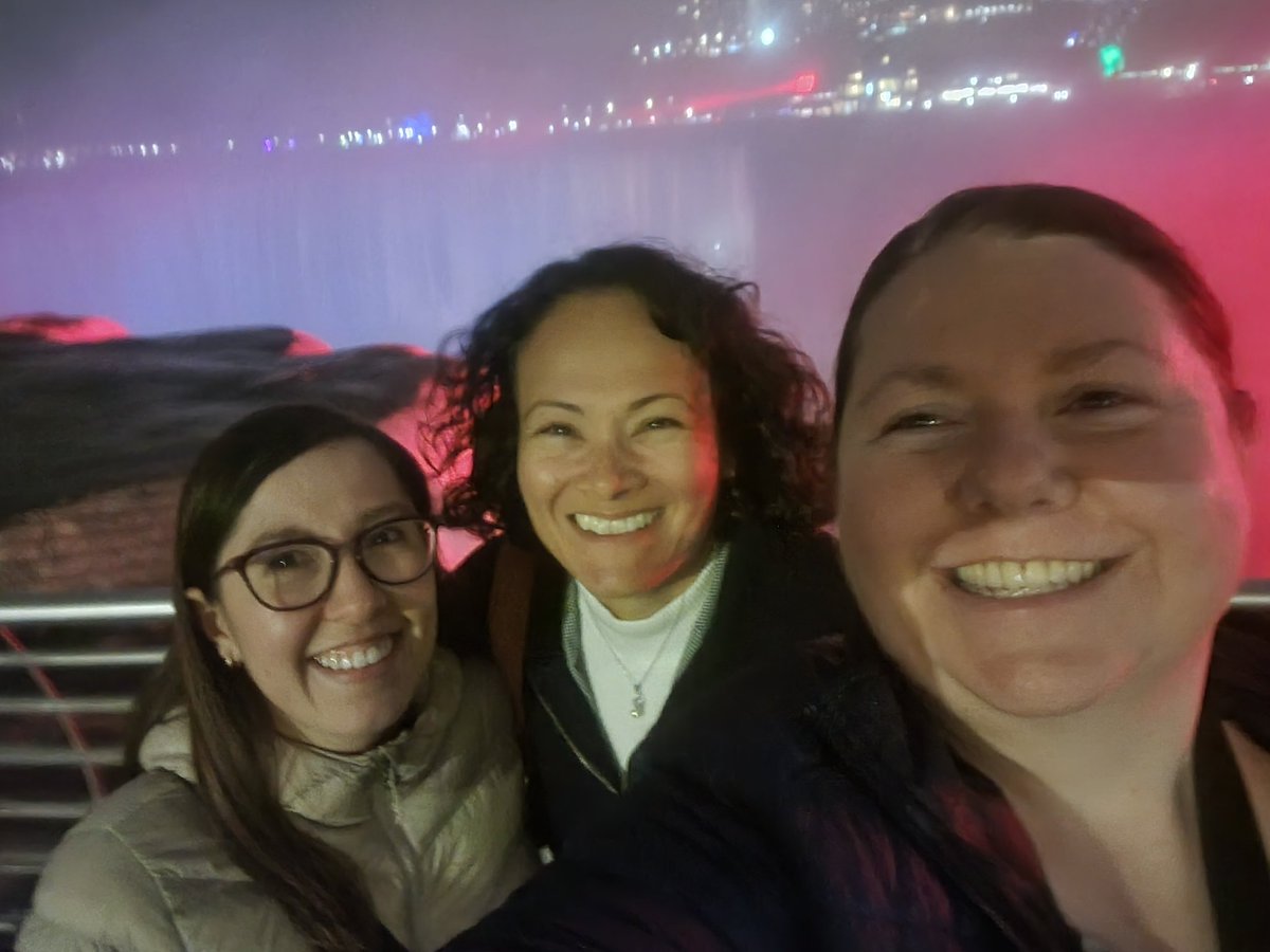 FordVersyptLab's tweet image. When hosting seminar visitors for UB CBE, I love taking them to a local waterfall after dinner. Niagara Falls with Selen Cremaschi and Aurora Munguía-López.