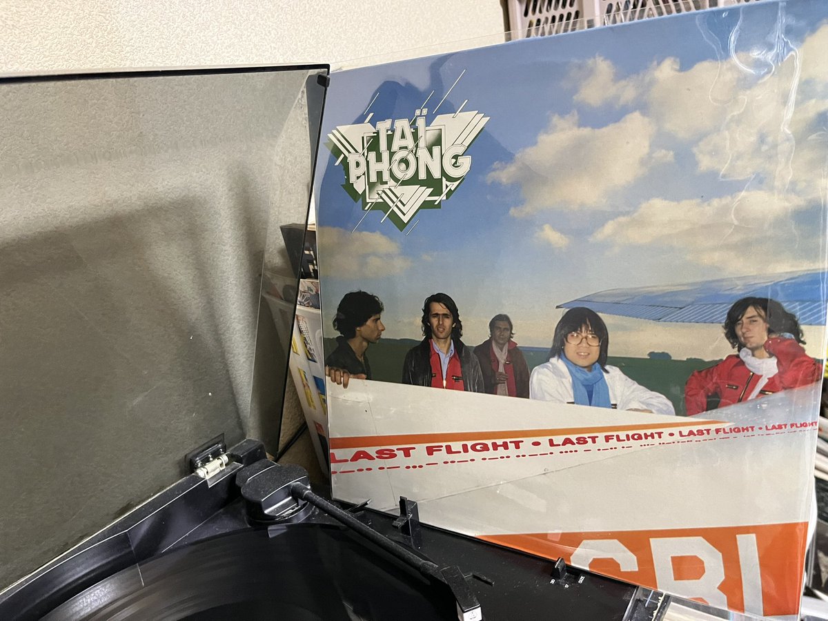 drmneon's tweet photo. プログレバンド、タイ・フォンの解散前アルバム。のパワーポップ全開な曲が大好き
その1曲のためだけにLP購入
#TaiPhong
#sadpassion https://t.co/yBMoaynI6X