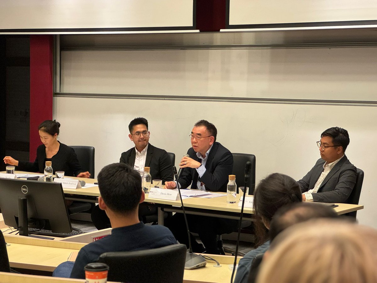 CAG_LKYSPP's tweet photo. Pleased to host an engaging panel discussion yesterday as part of our #CounterpointSEA webinar and policy brief series. Thanks to all who attended to hear insights from Edcel John A. Ibarra, Muhammad Habib, @HoangThiHaISEAS, and @denishew on the 2024 US election's impact on SEA. https://t.co/ZIwFi0VXme