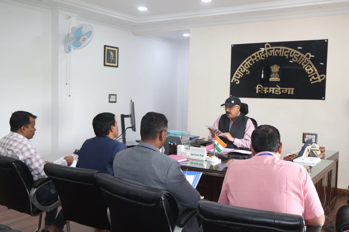 जिला निर्वाचन पदा0-सह-उपायुक्त, सिमडेगा श्री अजय कुमार सिंह की अध्यक्षता में मीडिया को कोषांग/ मीडिया सर्टिफिकेशन एवं मॉनिटरिंग कमेटी की बैठक का आयोजन किया गया। बैठक के दौरान अखबारों में छपी पेड न्यूज से संबंधित मामलों पर आवश्यक विचार-विमर्श किया गया। 
<a href="/ceojharkhand/">Chief Electoral Officer, Jharkhand</a> 
<a href="/ECISVEEP/">Election Commission of India</a>