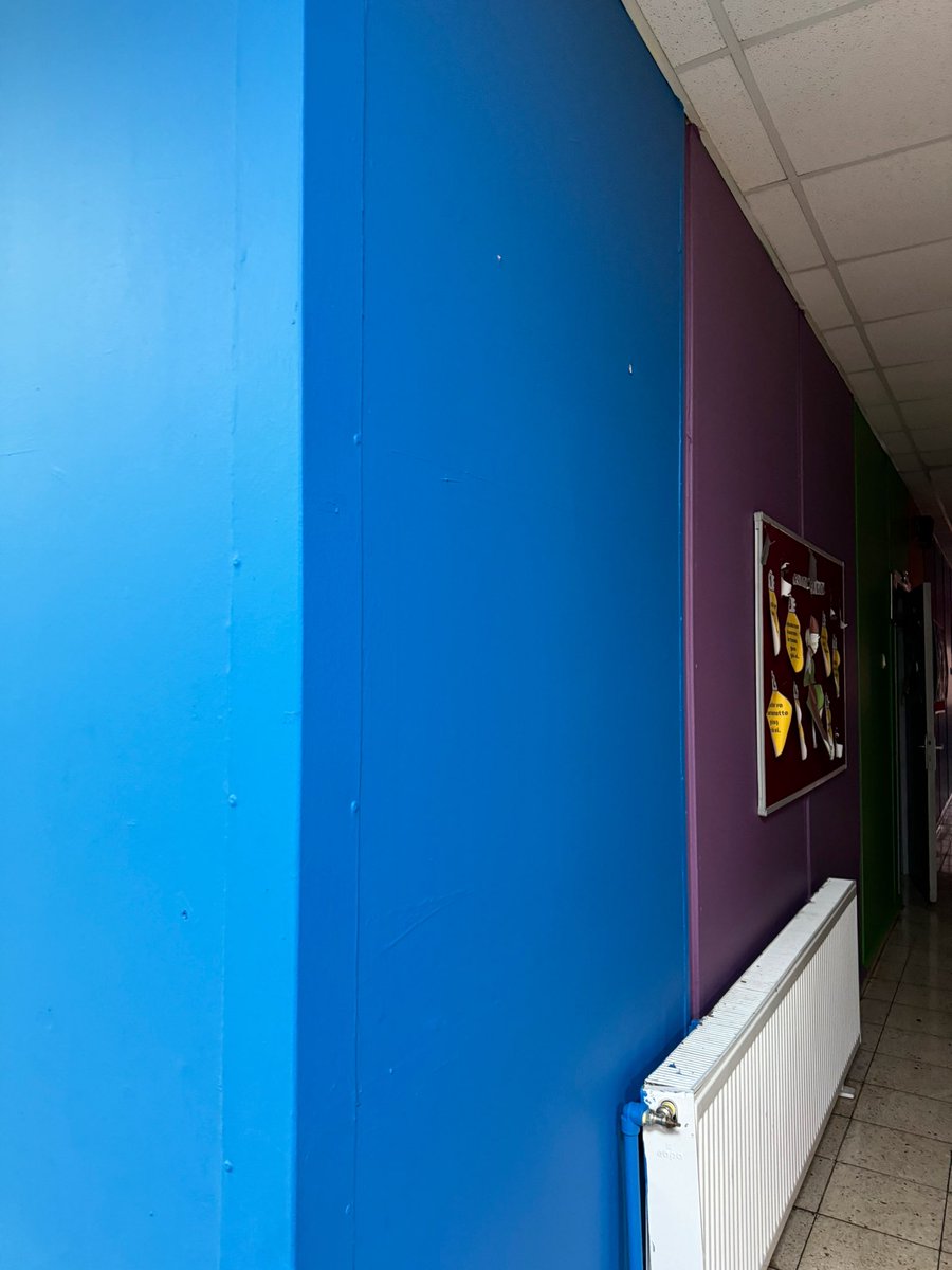 Ara tatilde okulumuz iç cephe boya yenileme çalışmaları yapılmıştır. Okul Aile Birliğimize destekleri için teşekkür ederiz.