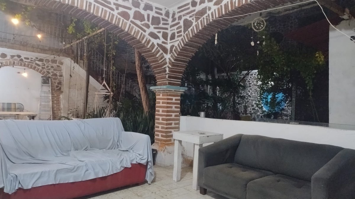 Los actos no son hechos fortuitos,son hijos de un deseo y concebidos en la matriz del pensamiento consciente pero aun más del subconsciente,en resumen estoy en un hostal donde llega mucho extranjero y hay varios no se que pasara esta noche pero seguro habrá una historia mañana...