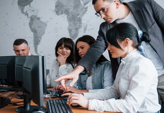 CIOTech_Outlook's tweet image. IT Sector's Contribution to India's GDP Set to Rise from 7% to 10% by 2026
Read More: qrcd.org/7RPO
#ITSectorsContribution #diverseenvironments #Cloudplatforms #ITsector